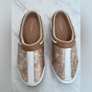 Easy Spirit Tan and White Floral Slip-On Shoes